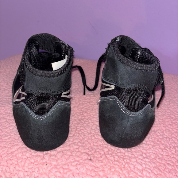 Nike Black and Gray High-Top Shoes - Picture 2 of 7